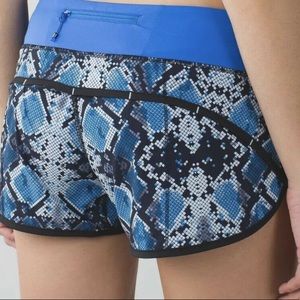 Lululemon Speed Mini Ziggy Snake Caspian Blue Mid Rise Shorts
